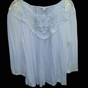 Forever 21 White Flowy Lightweight Crochet Detail Top Size L EUC